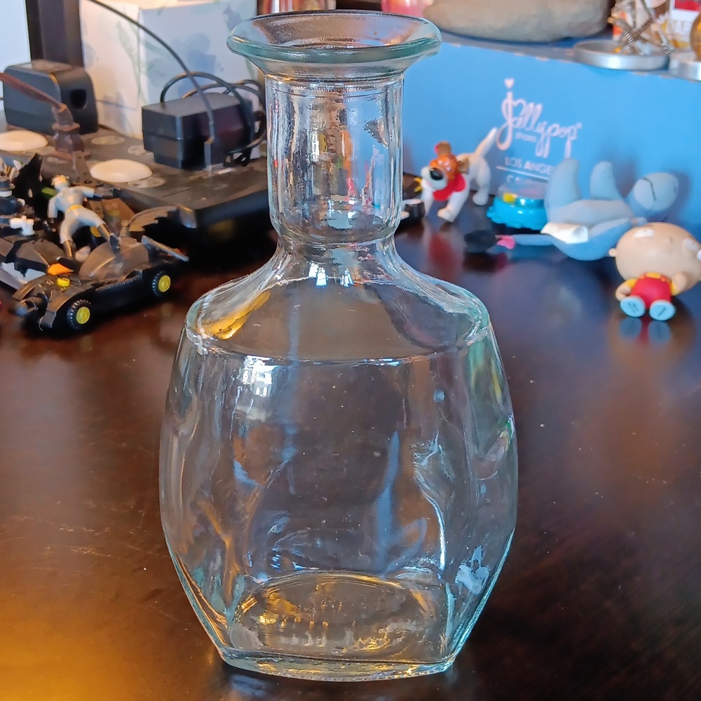 GLASS DECANTER